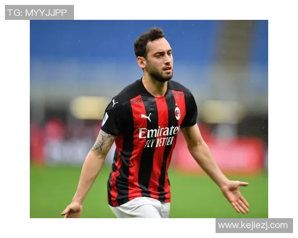 西甲焦点战那不勒斯与AC米兰激战成平补时进球引发全场狂欢