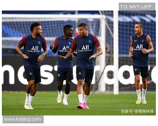 友谊赛精彩对决里昂与巴黎圣日耳曼战成平局全场沸腾