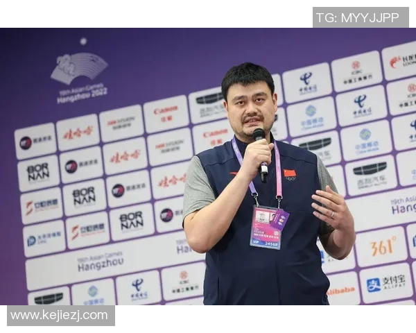 姚明是有传奇经历的篮球巨星也是推动中美体育交流的重要桥梁