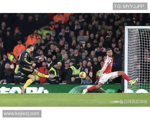 意甲赛场惊现冷门巴萨狂胜阿森纳引发全场震动与热议 意甲赛场惊现冷门巴萨狂胜阿森纳引发全场震动与热议