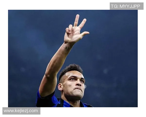 欧冠激战：里昂逆转那不勒斯帽子戏法引爆全场激情时刻回顾