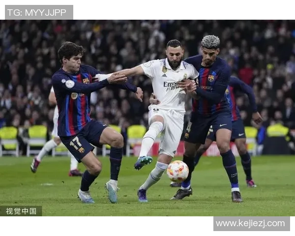 国王杯激战：那不勒斯逆转拜仁乌龙球成关键时刻战术解析