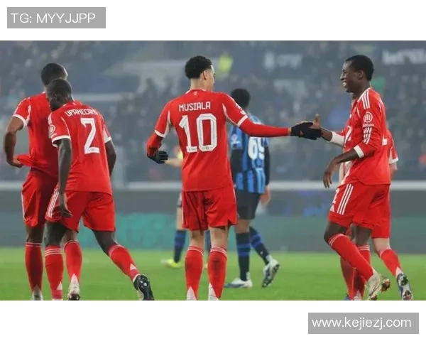 拜仁与国米友谊赛激战六比二红牌争议引发全场热议与战术分析