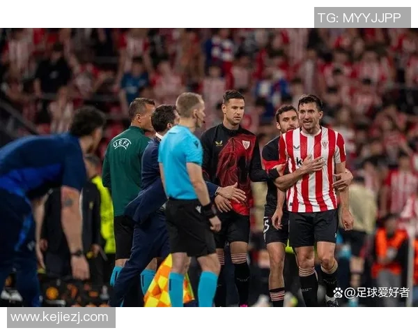 欧联杯曼联大胜里昂绝杀瞬间引发争议判罚全场沸腾